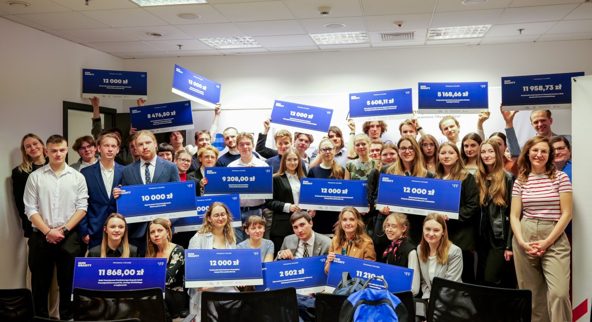 na zdjęciu grupa osób - beneficjenci Mini Granty 2025