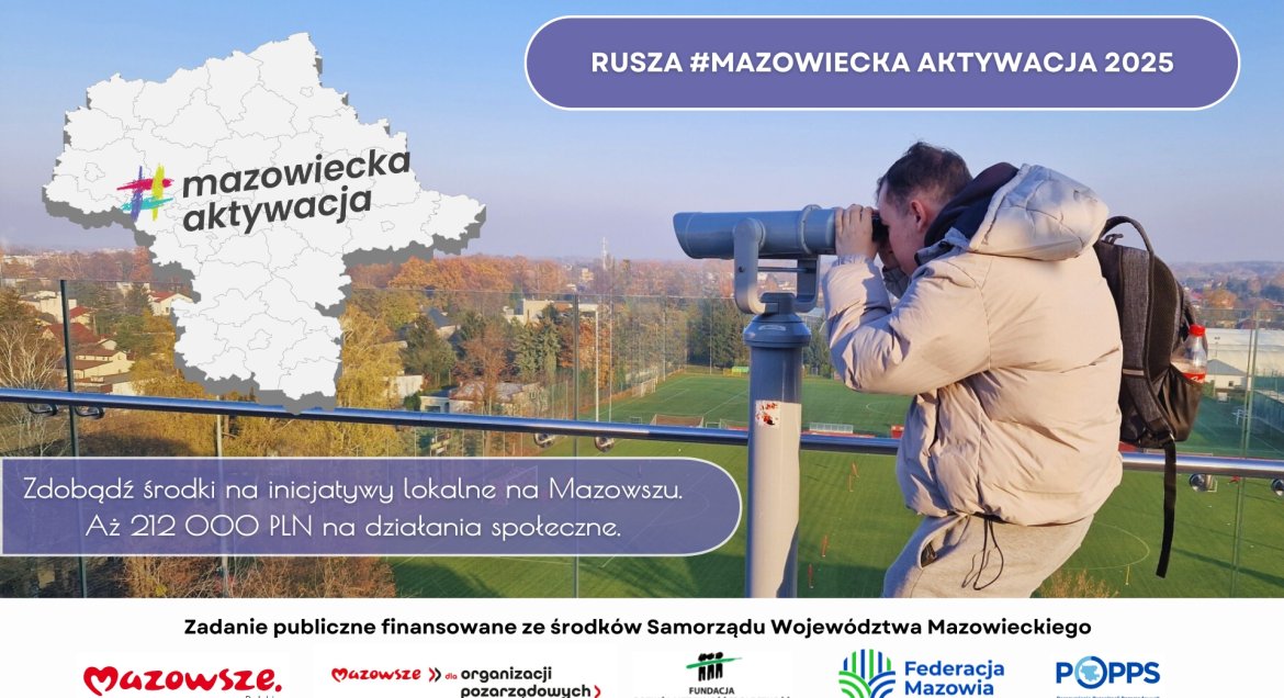 Zdjęcie przedstawia mężczyznę patrzącego przez lunetę