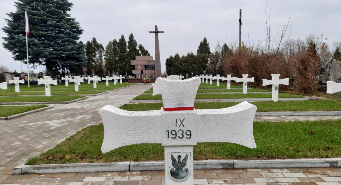 Na zdjęciu cmentarz wojenny żołnierzy Wojska Polakiego z 1939 roku w Wieliszewie