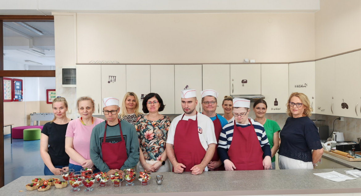 Na zdjęciu widoczni są uczestnicy warsztatów