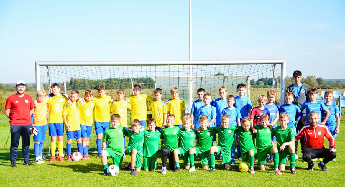 Na zdjęciu drużyny grające w Piłkarskiej Lidze Powiatu Legionowskiego