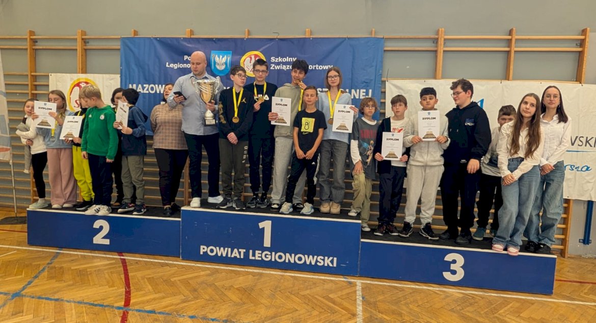 Zwycięzcy MIMS w szachach na pudle medalowym
