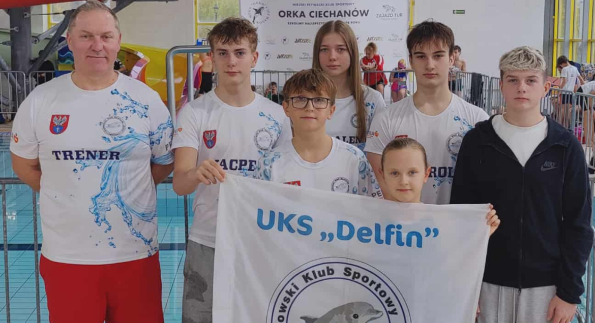 Na zdjęciu zawodnicy "Delfina", którzy wzięli udział w zawodach pływackich w Ciechanowie 18 października