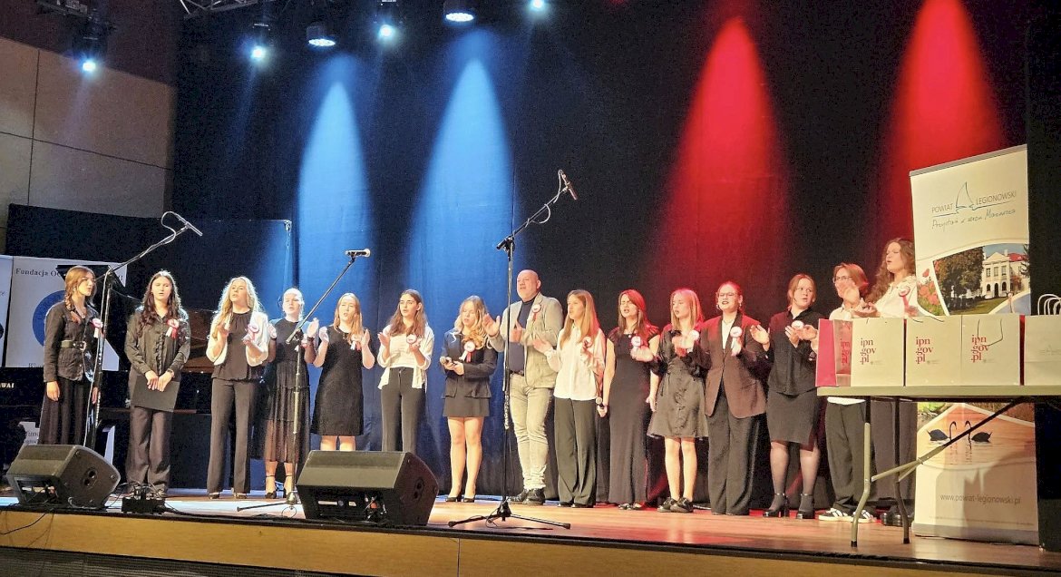 Na scenie uczestnicy koncertu