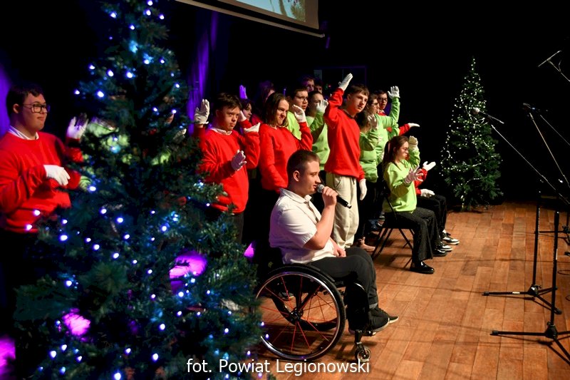 Bożonarodzeniowe kolędy i 20 lat Fundacji „Promień Słońca”
