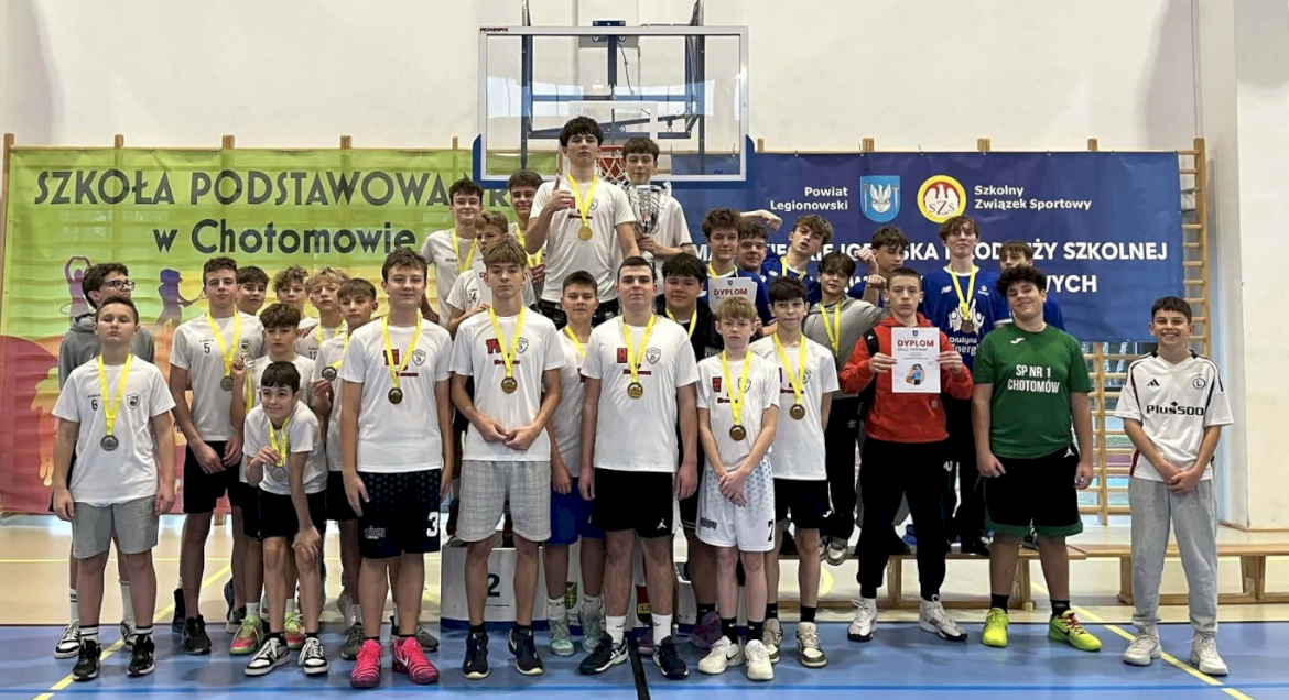 Na zdjęciu finaliści powiatowego etapu MIMS w zawodach koszykówki
