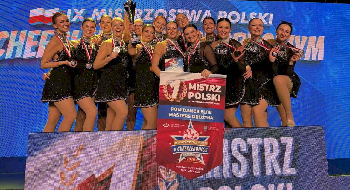 zdjęcie grupowe reprezentantek BDS Cheerleaders