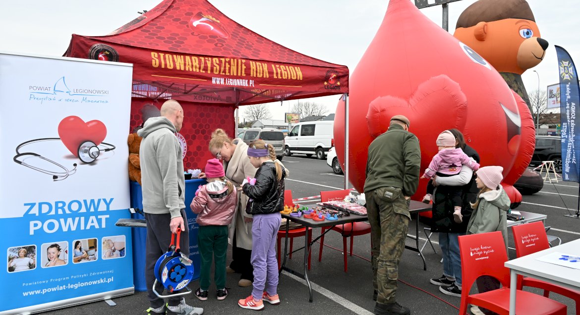 Stoiska promocyjne podczas akcji krwiodawstwa