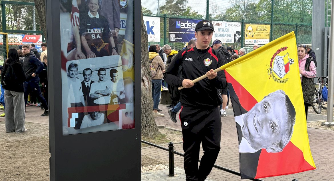 Zdjęcie pamiątkowej tablicy