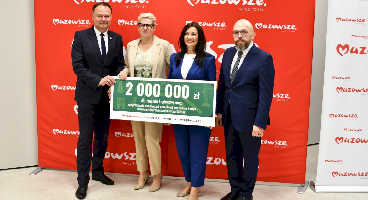 Na zdjęciu członkowie zarządu Powiatu i marszałkini województwa mazowieckiego