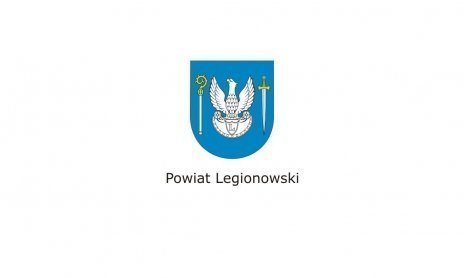 Herb Powiatu Legionowskiego. Biały orzeł na niebieskiej tarczy, po bokach figury heraldyczne miecz i pastorał.