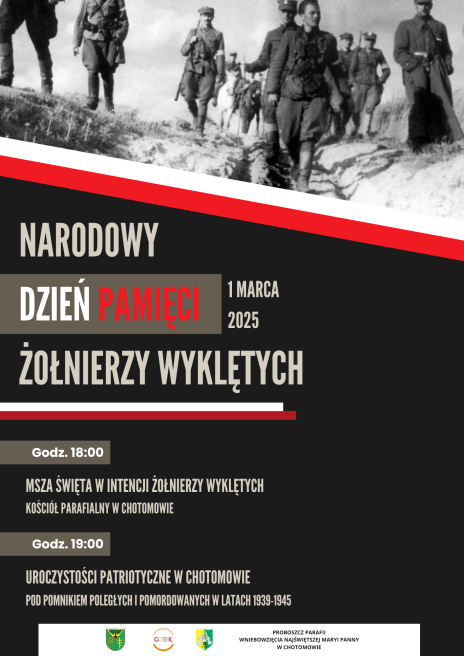 Plakat zawierający informacje o wydarzeniu. Adres, godziny. Te informacje są podane w aktualności. Górna część zawiera czarno-białą fotografię przedstawiającą grupę żołnierzy maszerujących przez wiejski teren. Środkowa i dolna część ma czarne tło z czerwono-białymi akcentami, nawiązującymi do barw narodowych Polski.Na dole plakatu znajdują się logotypy organizatorów .