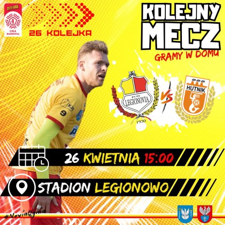 Plakat zapraszający na wydarzenie, szczegółowe informacje w tytule, loga drużyn piłkarskich KS Legionovia Legionowo i Hutnika Warszawa, zawodnik drużyny KS Legionovii Legionowo