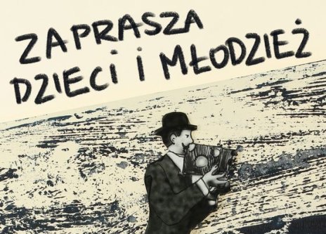 Na fotografii napis dużymi literami ZAPRASZA DZIECI I MŁODZIEŻ. Grafika mężczyzny w garniturze z czarnym kapeluszem na głowie. Trzyma on aparat w ręku