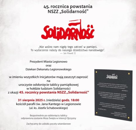 Zdjęcie z tablicą upamiętniającą czterdziestą piątą rocznicę powstania Niezależnego Samorządnego Związku Zawodowego Solidarność