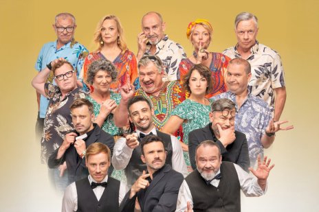 Plakat zapraszający na wydarzenie, szczegółowe informacje w aktualności. Na zdjęciu aktorzy występujący w komedii Rubinowe Gody 2: Za wszystkie noce!