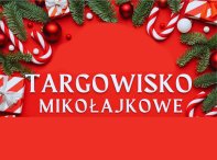 Biały napis Mikołajkowe Targowisko na czerownym tle, u góry ozdobne swiąteczne elementy: zielone iglaki -  gałązki, bombki i lizaki w kolorach bialo-czerwonych