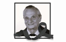 Czarno-białe zdjęcie Tadeusza Szulca w czarnej ramce