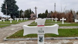 Na zdjęciu cmentarz wojenny żołnierzy Wojska Polakiego z 1939 roku w Wieliszewie