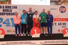 Na zdjęciu patrycja Bereznowska z innymi uczestnikami zawodów na podium