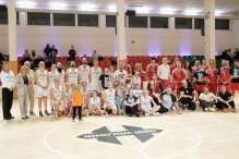 Na zdjęciu wszyscy gracze meczy charytatywnego