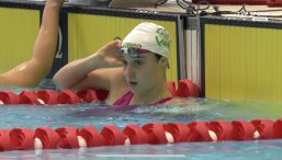 Na zdjęciu Antonina Pietuch na pływalni podczas zawodów