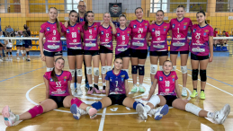 Na zdjęciu siatkarki z UKS Dębina Nieporęt