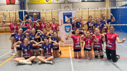 Na zdjęciu zawodniczki, które stanęły na podium Ogólnopolskiego Turnieju Minisiatkówki dziewcząt w kategorii czwórki