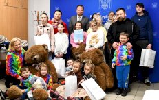 Na zdjęciu uczestnicy konkursu z opiekunami