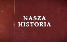 Grafika, bordowe tło z białym napisem Nasza Historia