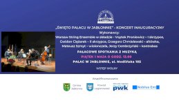 Plakat wydarzenia w granatowych kolorach i wklejonym zdjęciem orkiestry