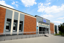 Zdjęcie: Przychodnia NZOZ Legionowo widok od wejścia frontowego.