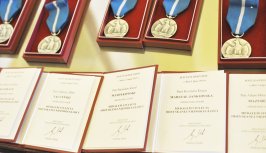 Powiększ obraz:Medal Stulecia dla gen. Stanisława Mandykowskiego - Zdjęcie nr3