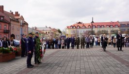 Powiększ obraz:Obchody Dnia Pamięci Ofiar Zbrodni Katyńskiej w Serocku - Zdjęcie nr2
