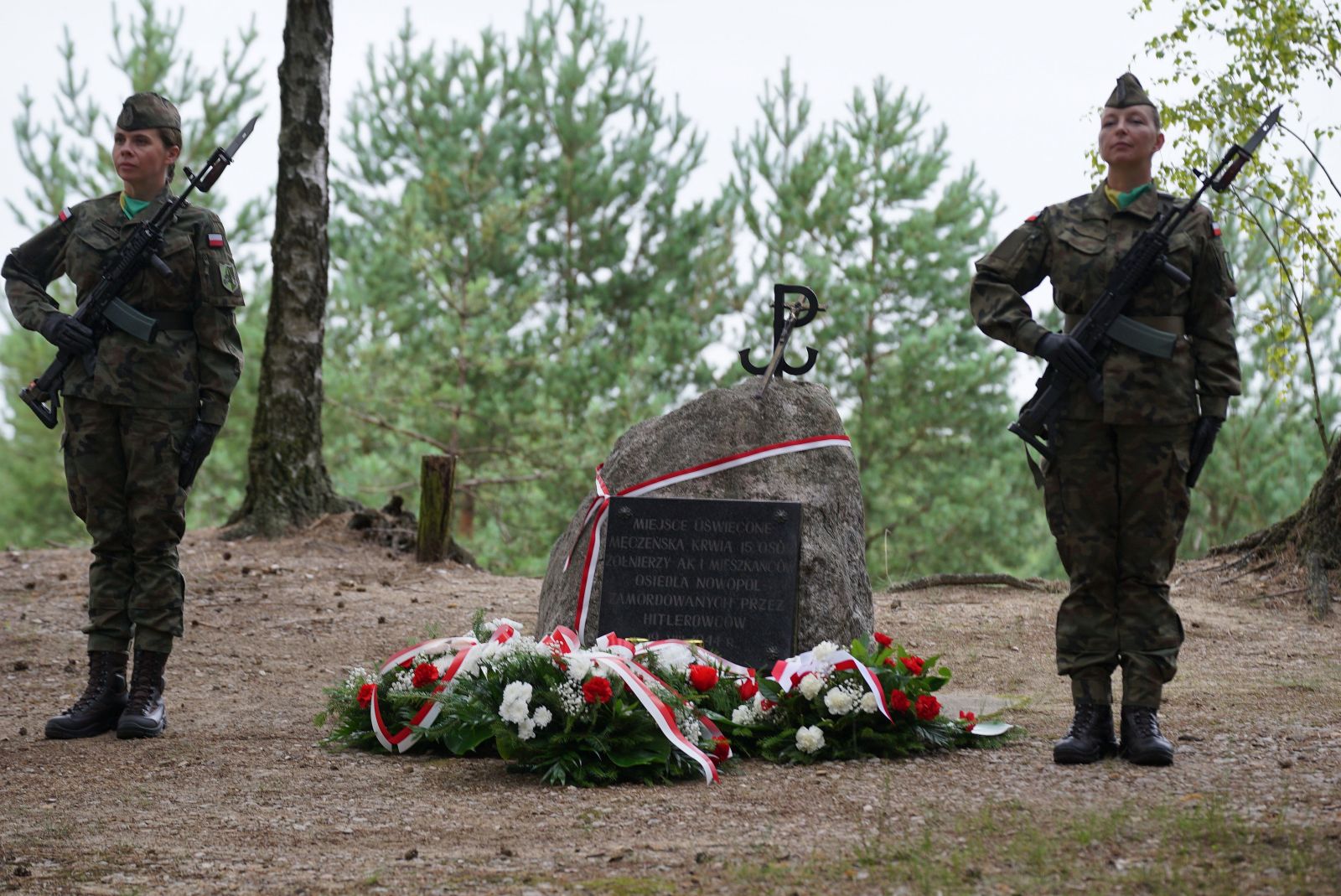 Warta przy miejscu pamięci